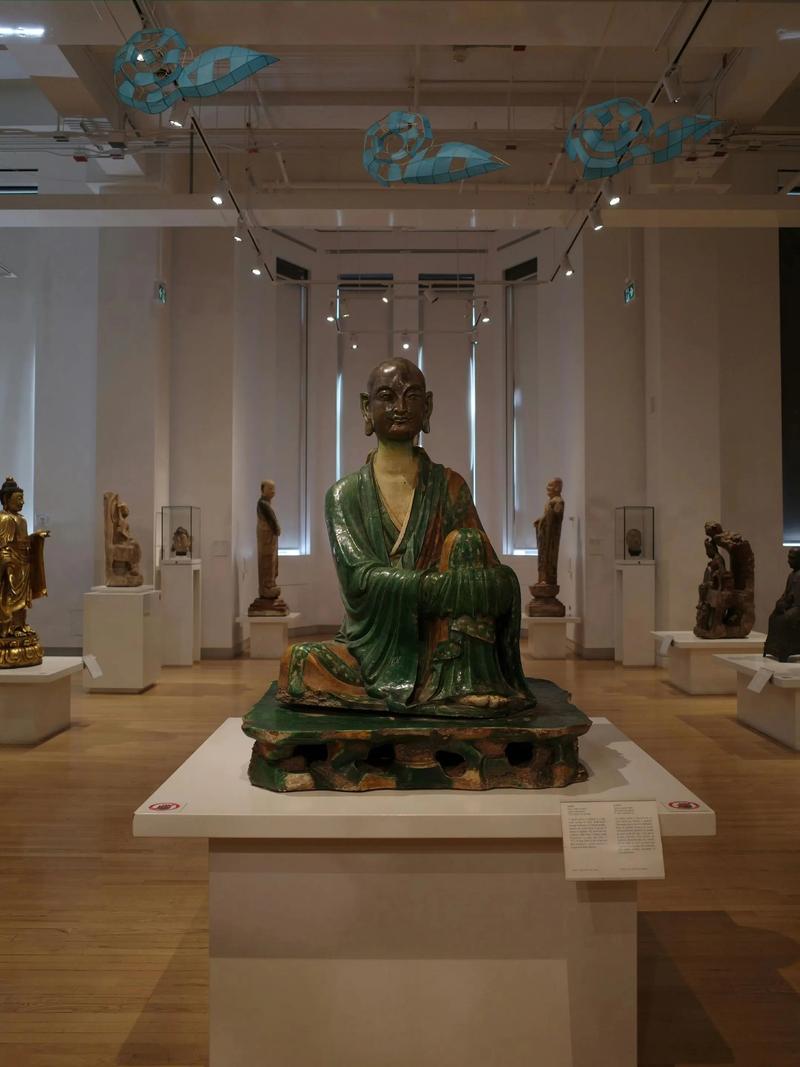 艺术展览策划的幕后推手